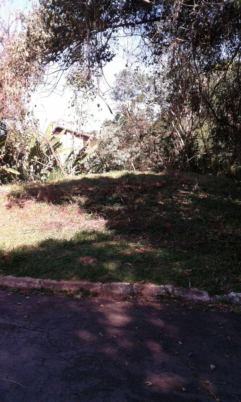 Foto 14 de 18: Terreno em leilão em Lindóia - SP, bairro Rio do Peixe — Lote de Terreno com 767,00m2 em Cond. Mirante do Lago em Lindóia-SP