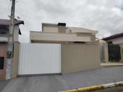 Foto 1 de 2: Casa em leilão em Mafra - SC — Casa 408m², Vila Nova, em Mafra/SC - Ocupada