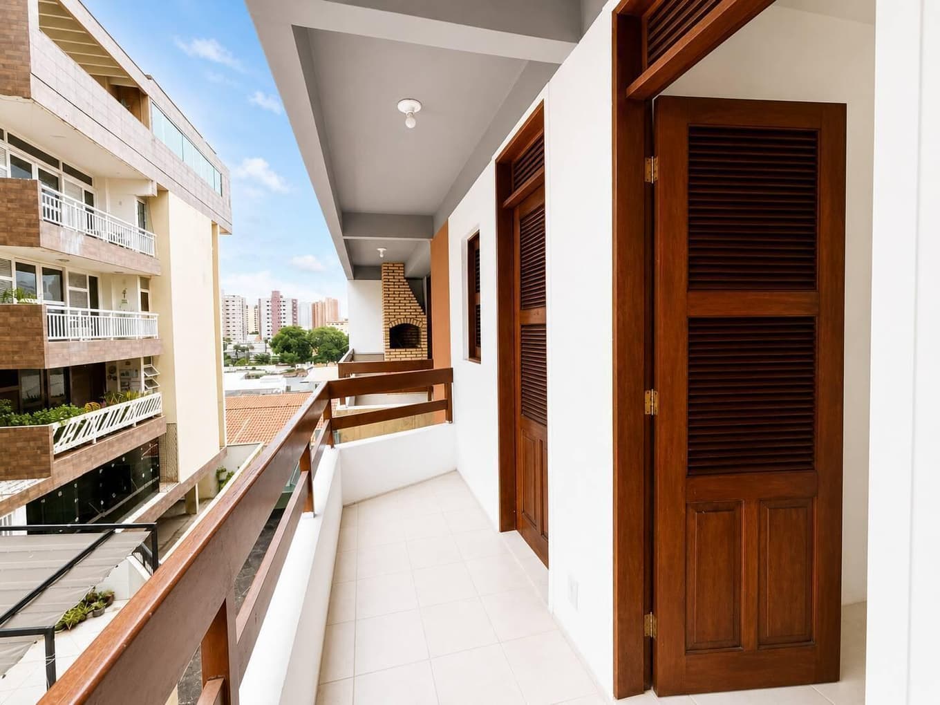 Foto 18 de 29: Apartamento em leilão em Fortaleza - CE, bairro Aldeota — APARTAMENTO RESIDENCIAL N° 301, no 3° pavimento, do EDIFICIO RITA MARIA, na Avenida Desembargador Moreira, n° 2059, no bairro Aldeota, Fortaleza/CE