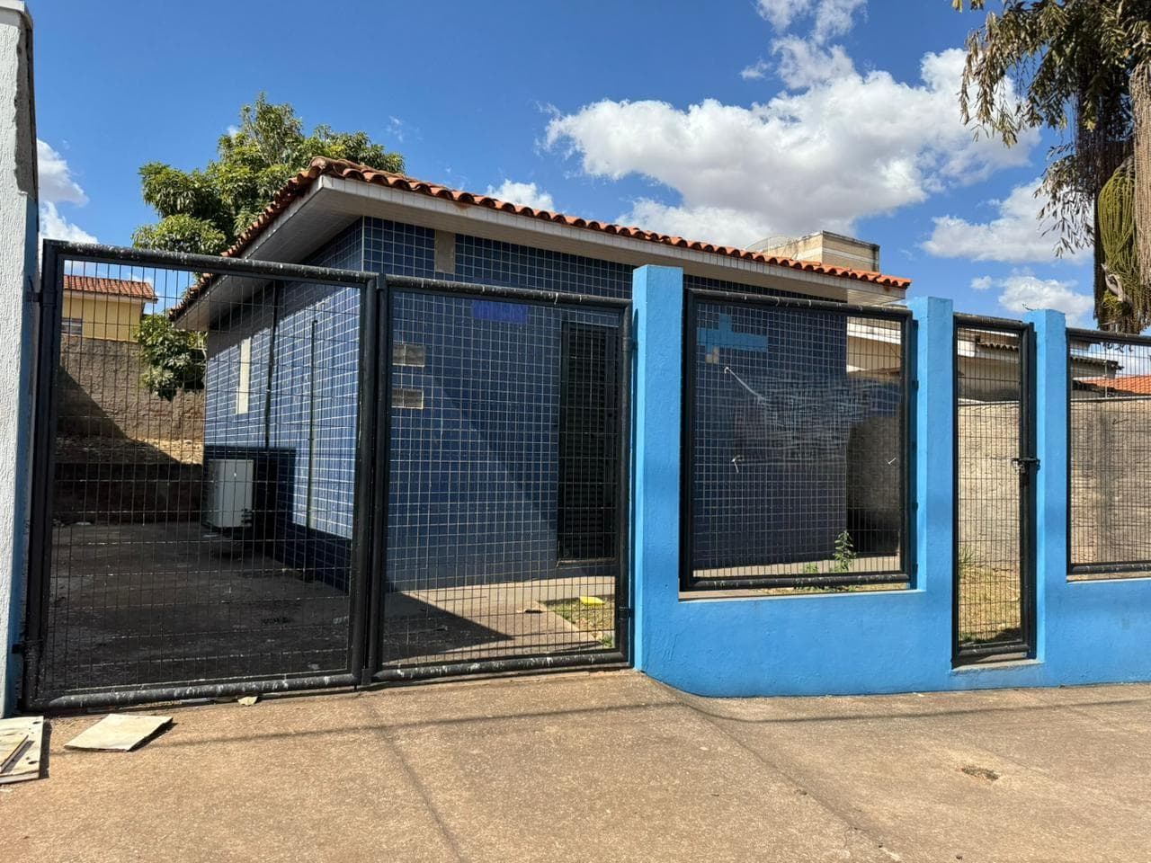 Comercial em leilão em Patos De Minas - MG, bairro Alvorada — Prédio Comercial c/ Terreno de 223m², Desocupado no Alvorada III, Patos de Minas/MG