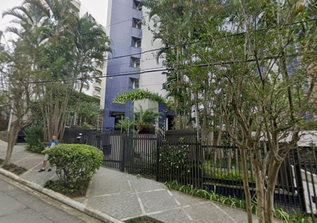 Foto 3 de 11: Apartamento em leilão em São Paulo - SP, bairro Vila Suzana — Apto 141m², 03 Vagas | Vila Suzana (Morumbi), São Paulo/SP - Oportunidade para Investimento ou Moradia! 42% de deságio sobre o valor de avaliação.