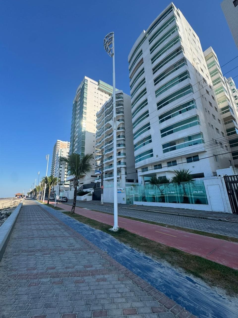 Foto 4 de 18: Apartamento em leilão em Mongaguá - SP — Cobertura de frente para o mar com área total de 236,319m2 - Condomínio Residencial Ilha Bela - Mongaguá/SP