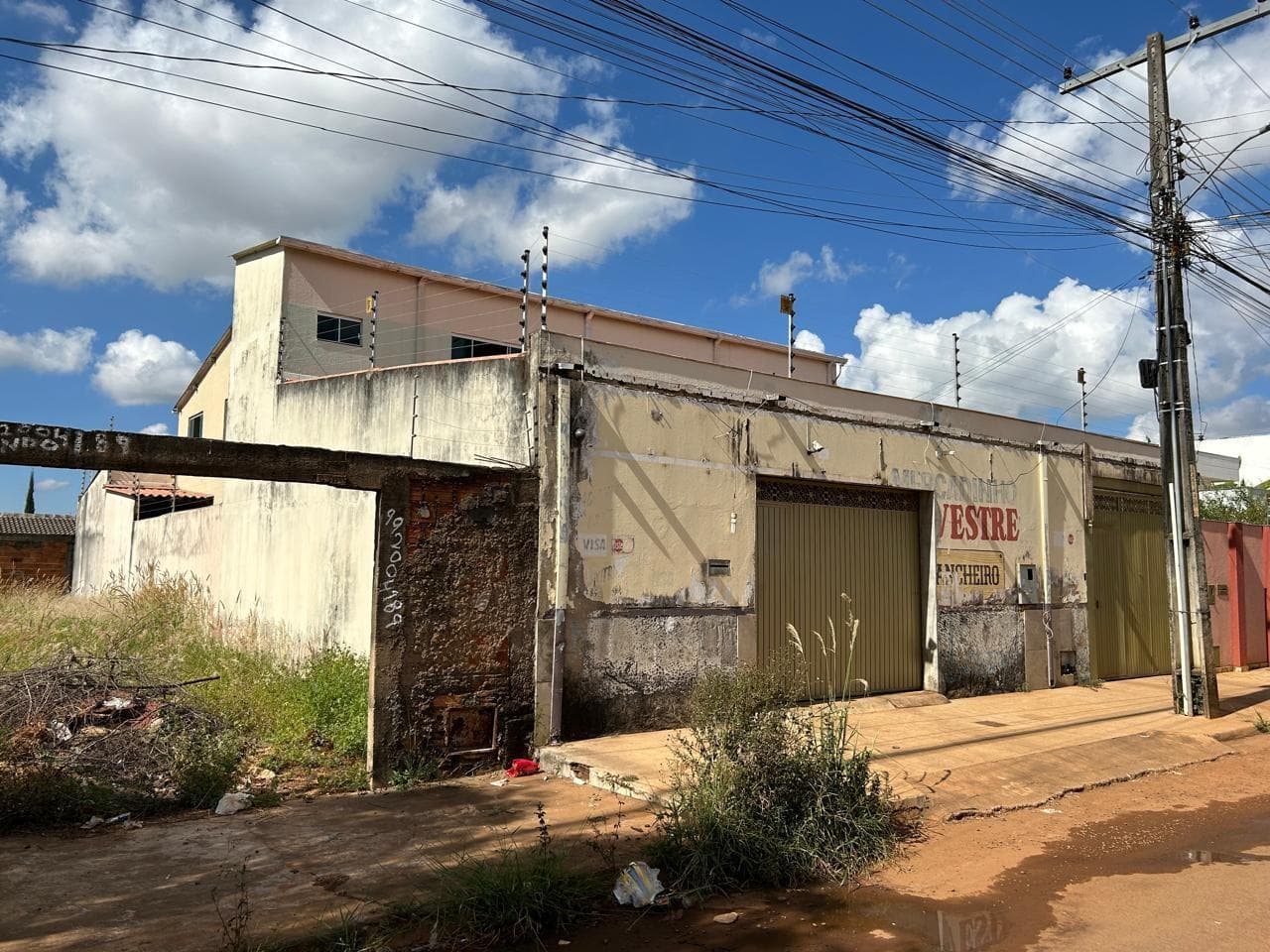 Foto 1 de 19: Comercial em leilão em Anápolis - GO, bairro Parque Brasília Ii Etapa — EDIFICAÇÃO RESIDENCIAL COMERCIAL EM 02 PAVIMENTOS | A.T. 300 M² E A.C 390,21M² | PARQUE BRASÍLIA II ETAPA | ANÁPOLIS/GO