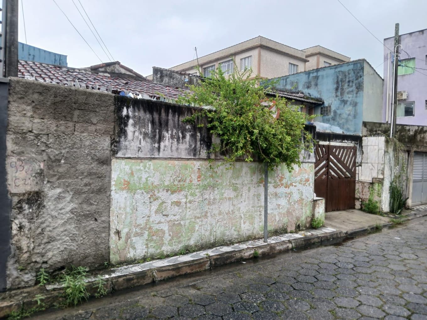 Foto 4 de 6: Casa em leilão em Mongaguá - SP — Casa 250m², Centro, em Mongaguá/SP - Ocupado