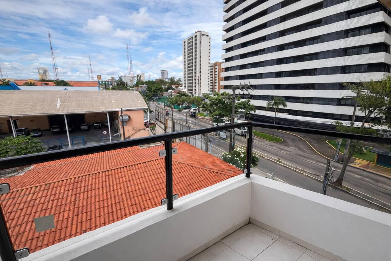 Foto 16 de 29: Apartamento em leilão em Fortaleza - CE, bairro Aldeota — APARTAMENTO RESIDENCIAL N° 301, no 3° pavimento, do EDIFICIO RITA MARIA, na Avenida Desembargador Moreira, n° 2059, no bairro Aldeota, Fortaleza/CE