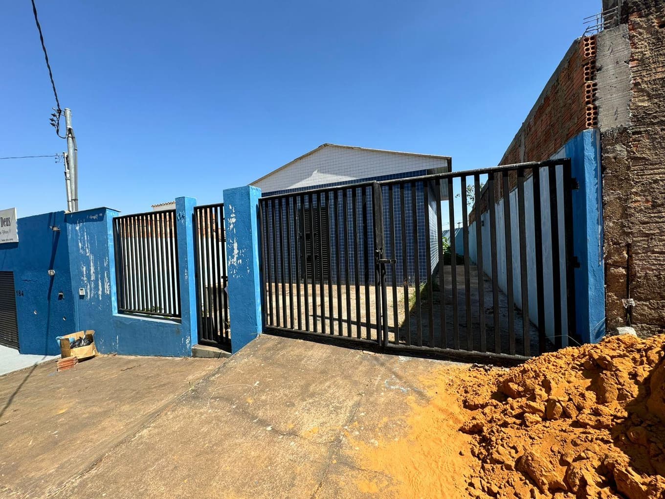 Terreno em leilão em Patos De Minas - MG — Terreno 200m² c/ Construção, Desocupado no Jardim Esperança em Patos de Minas/MG