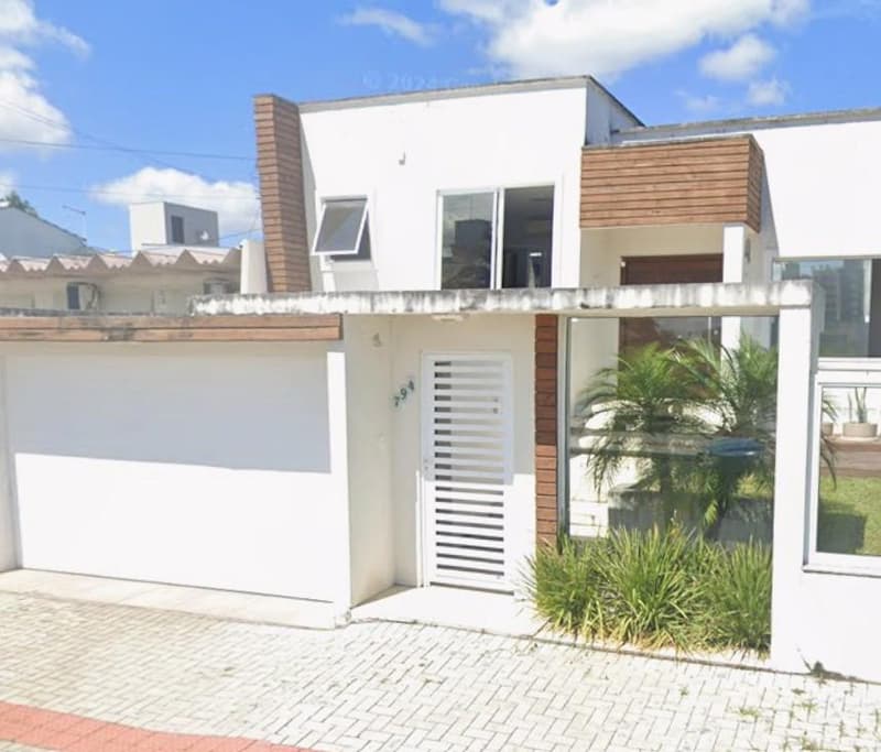 Foto 3 de 5: Casa em leilão em Araranguá - SC, bairro Urussanguinha — Casa 182m² em Araranguá/SC | Terreno 390m² | Bairro Urussanguinha: Localização Nobre, Próximo à UFSC e Centro. Oportunidade Única p/ Investidor!