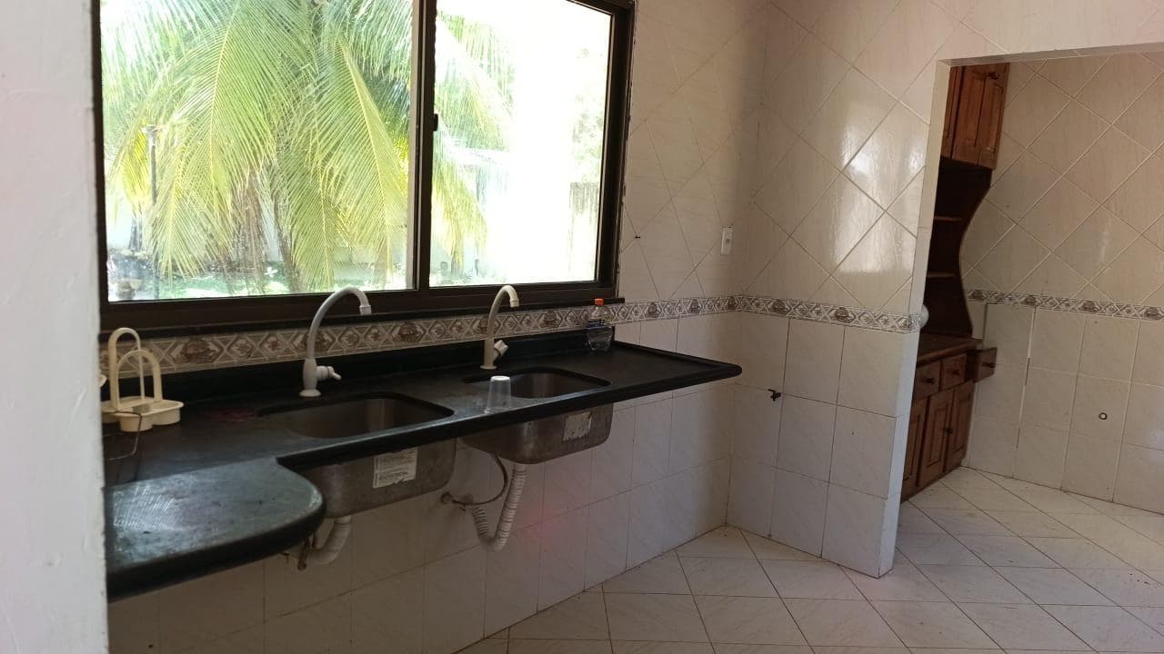 Foto 6 de 20: Casa em leilão em Camaçari - BA, bairro Jauá — Casa em condomínio 568m², 6 vagas, Desocupada no Jauá, Camaçari/BA