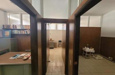 Foto 23 de 37: Comercial em leilão em Catanduva - SP — Imóvel Comercial, A.T. 572m², A.C. 341m², 9 salas, 2 recepções, 5 halls, garagem, Centro