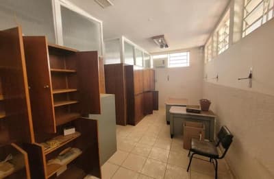 Foto 26 de 37: Comercial em leilão em Catanduva - SP — Imóvel Comercial, A.T. 572m², A.C. 341m², 9 salas, 2 recepções, 5 halls, garagem, Centro