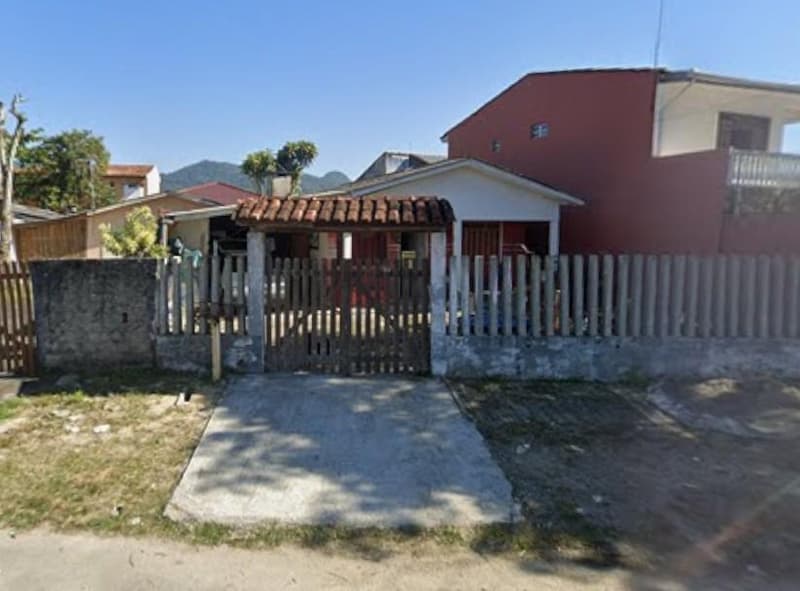 Foto 1 de 3: Casa em leilão em Matinhos - PR — Casa 253m², Ocupada, no Jardim Presidente Vargas, Matinhos/PR