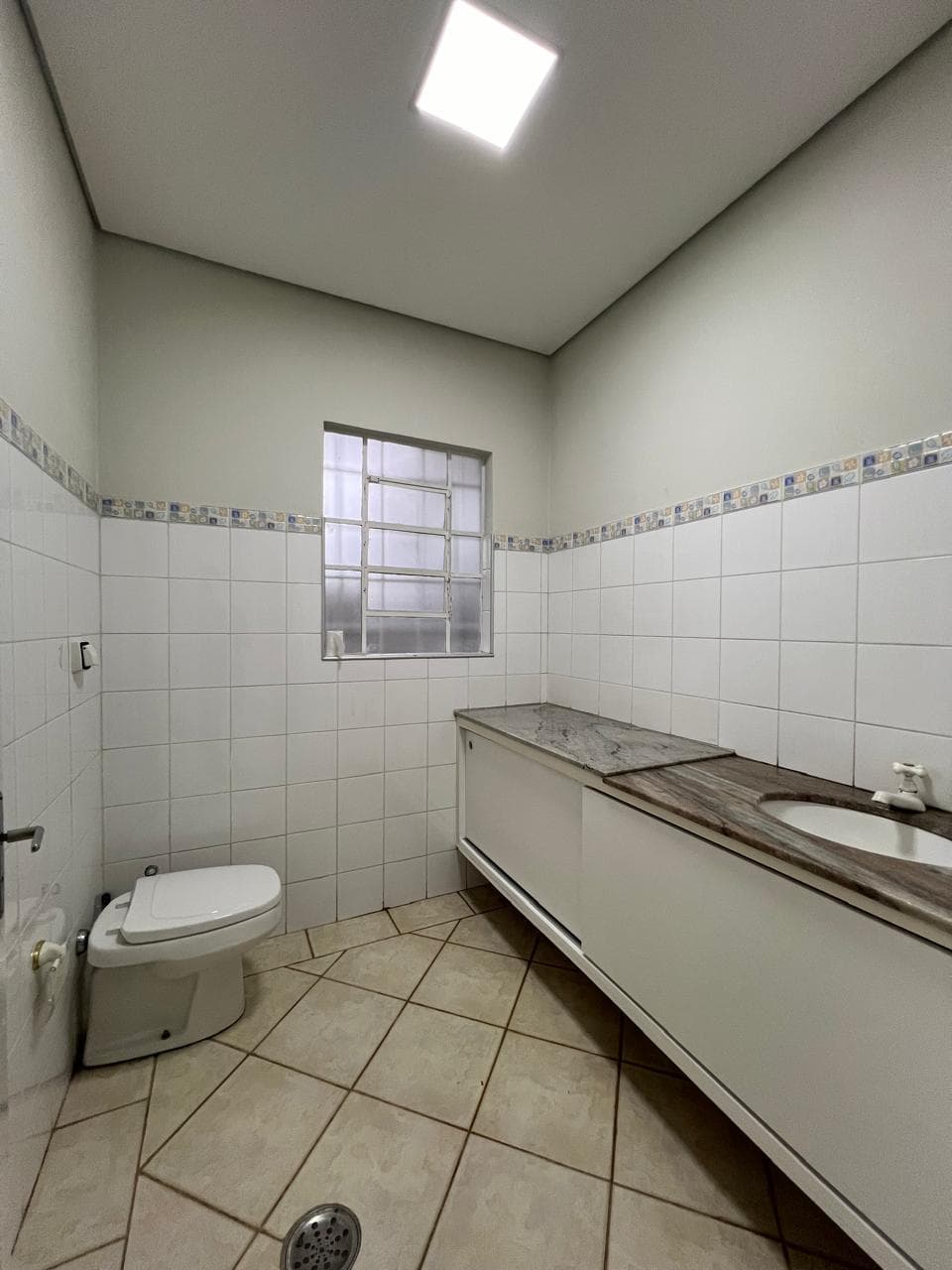 Foto 9 de 19: Comercial em leilão em Valinhos - SP — IMOVEL COMERCIAL CONTENDO 06 SALAS, 267 m² A.T E 175 m² A.C EM VALINHOS/SP