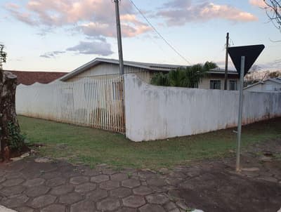 Terreno em leilão em Ibema - PR — Imóvel urbano com área de 680,00m², contendo benfeitoria residencial com área de 160m², localizado em Ibema/PR.