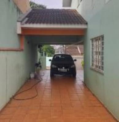 Foto 34 de 36: Casa em leilão em Apucarana - PR — Sobrado com área de 359,22m² e área total de terreno de 554,86m² - Apucarana/PR