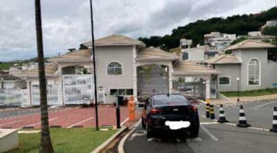 Foto 1 de 2: Casa em leilão em Valinhos - SP — Casa 205m², Bairro Pinheiro, em Valinhos/SP - Ocupado