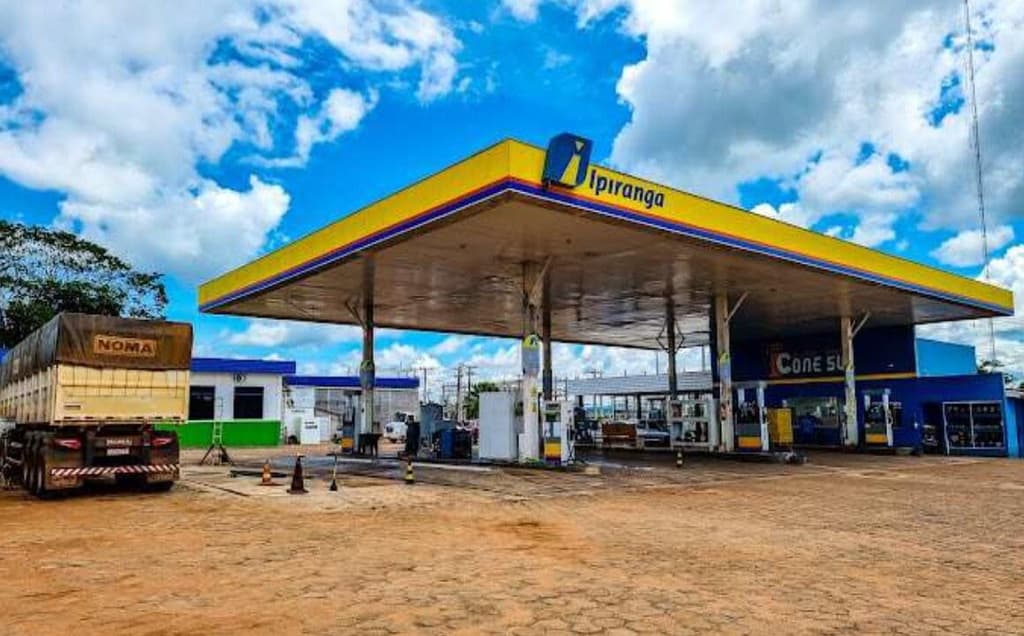 Foto 1 de 3: Comercial em leilão em Cerejeiras - RO, bairro Maranata — IMÓVEL COMERCIAL POSTO DE GASOLINA | A.T. 3.900,75m² | CEREJEIRAS RO