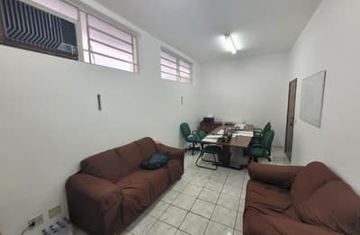 Foto 13 de 37: Comercial em leilão em Catanduva - SP — Imóvel Comercial, A.T. 572m², A.C. 341m², 9 salas, 2 recepções, 5 halls, garagem, Centro