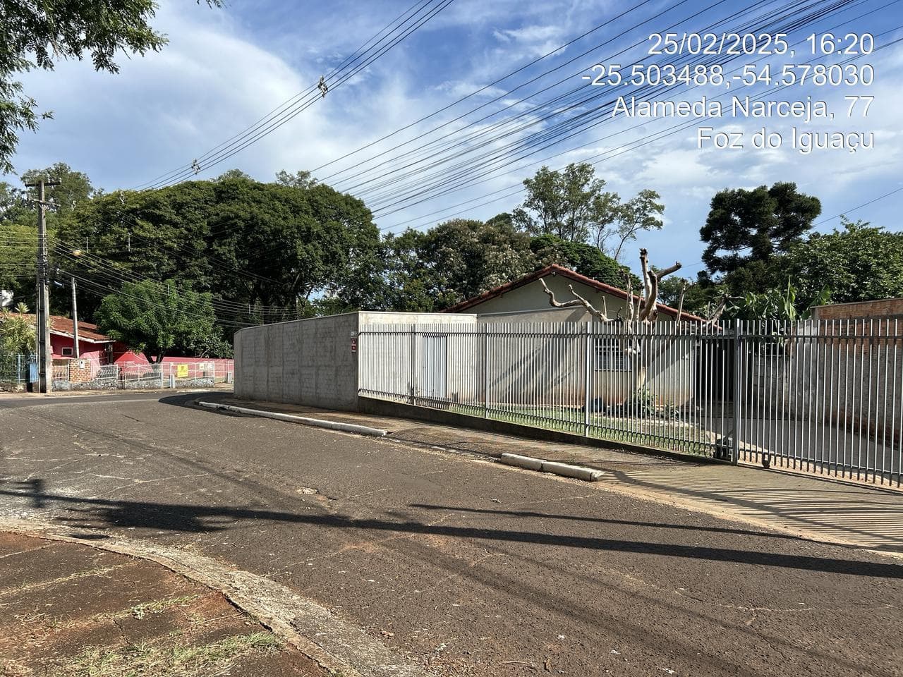Foto 2 de 4: Casa em leilão em Foz Do Iguaçu - PR, bairro Vila Residencial A — Imóvel com 72,47m², terreno com área total 464,46m², na Alameda Narceja, 25, Vila Residencial A, Foz do Iguaçu/PR.
