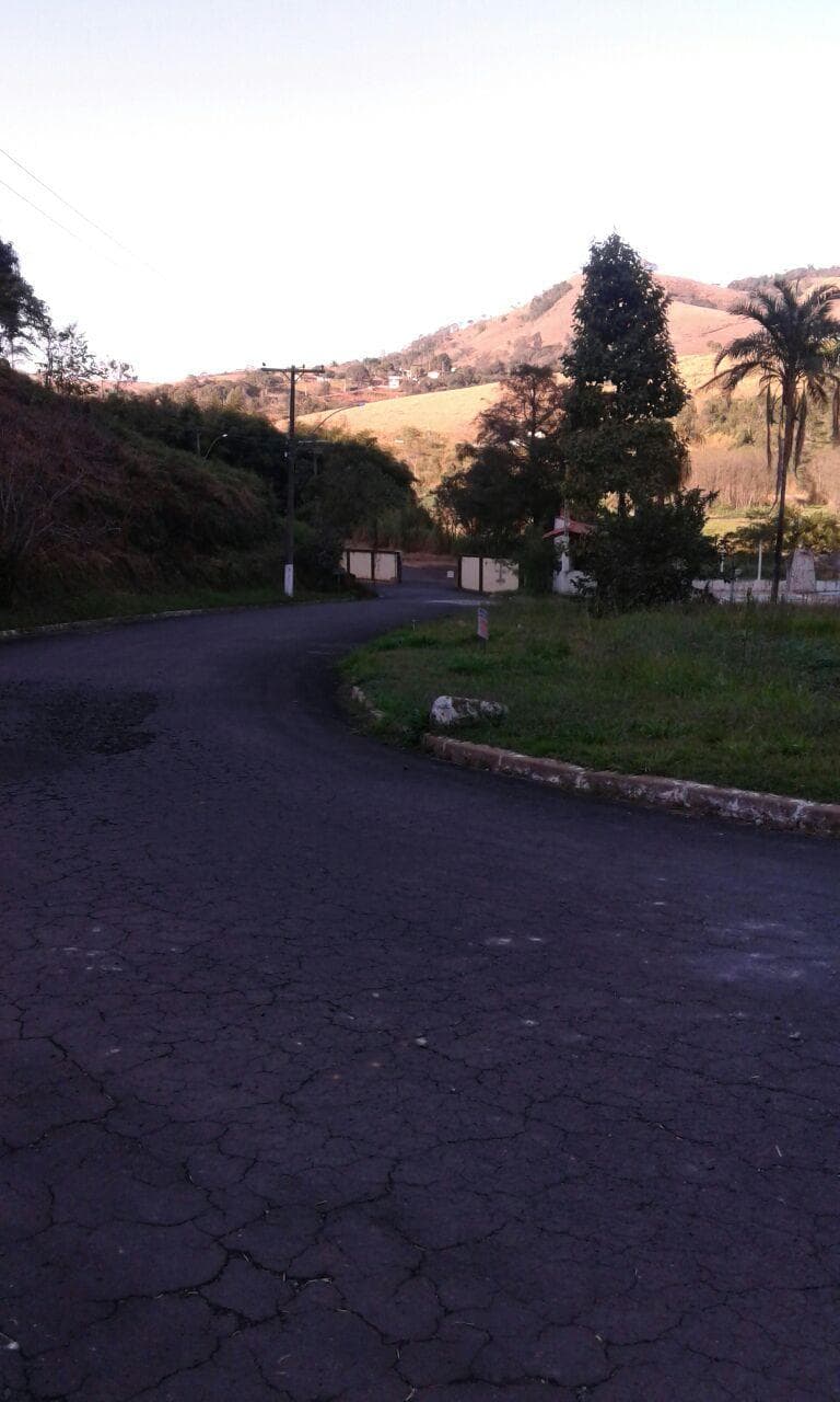 Foto 1 de 18: Terreno em leilão em Lindóia - SP, bairro Rio do Peixe — Lote de Terreno com 767,00m2 em Cond. Mirante do Lago em Lindóia-SP