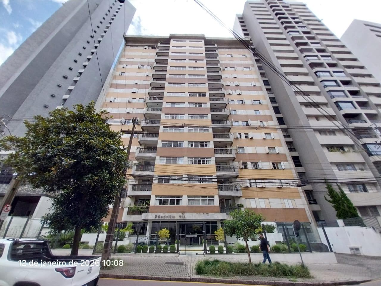 Foto 1 de 30: Apartamento em leilão em Curitiba - PR, bairro Água Verde — Apartamento (área de 159m²) com Vagas de Garagem Edifício Filadélfia - Água Verde Curitiba/PR