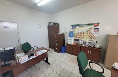 Foto 8 de 37: Comercial em leilão em Catanduva - SP — Imóvel Comercial, A.T. 572m², A.C. 341m², 9 salas, 2 recepções, 5 halls, garagem, Centro