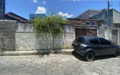 Casa em leilão em Mongaguá - SP — Casa 250m², Centro, em Mongaguá/SP - Ocupado