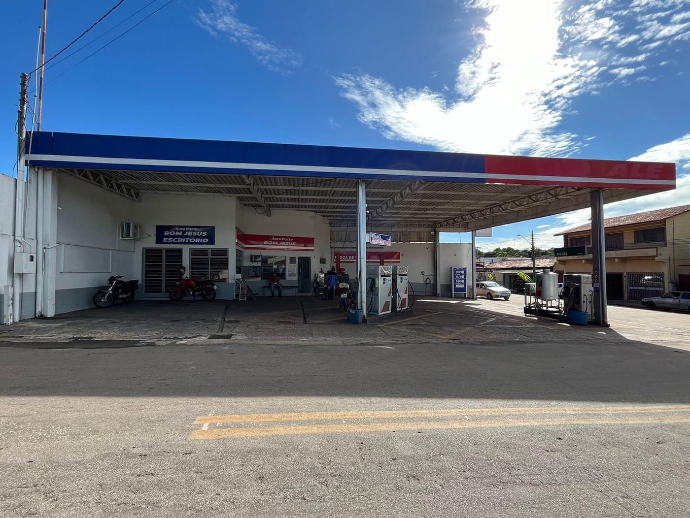 Foto 2 de 12: Casa em leilão em Jandaia - GO — Posto de gasolina com área de 399,80m², Centro, Jandaia/GO