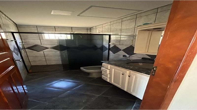 Foto 10 de 10: Casa em leilão em Cacoal - RO — CASA RESIDENCIAL | A.T. 326,41 M² E A.C. 326,41M² - INDUSTRIAL | EM CACOAL/RO - LEILÃO EMPRESARIAL SISTÊMICO SICREDI