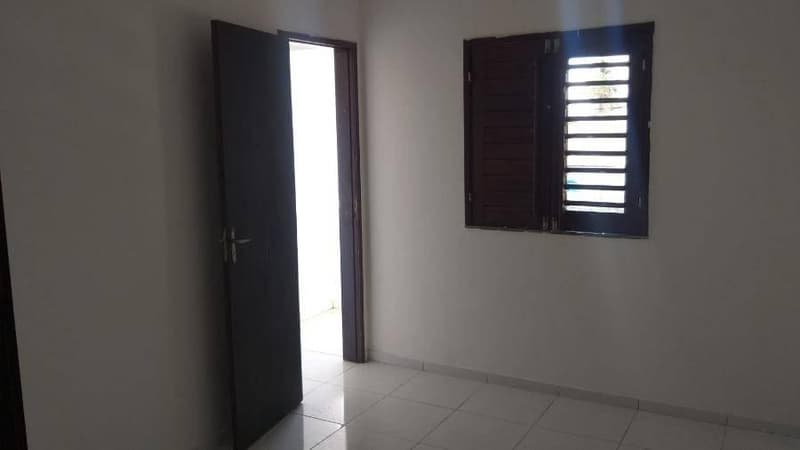 Foto 13 de 15: Apartamento em leilão em Horizonte - CE — Casa em Condomínio 78m² | Horizonte-CE | Cond. Novo Horizonte | Mal Cozinhado | 3 Qts - Próx. à Av. Pres. Castelo Branco e Estádio Domingão - Financiamento até 420 Meses!
