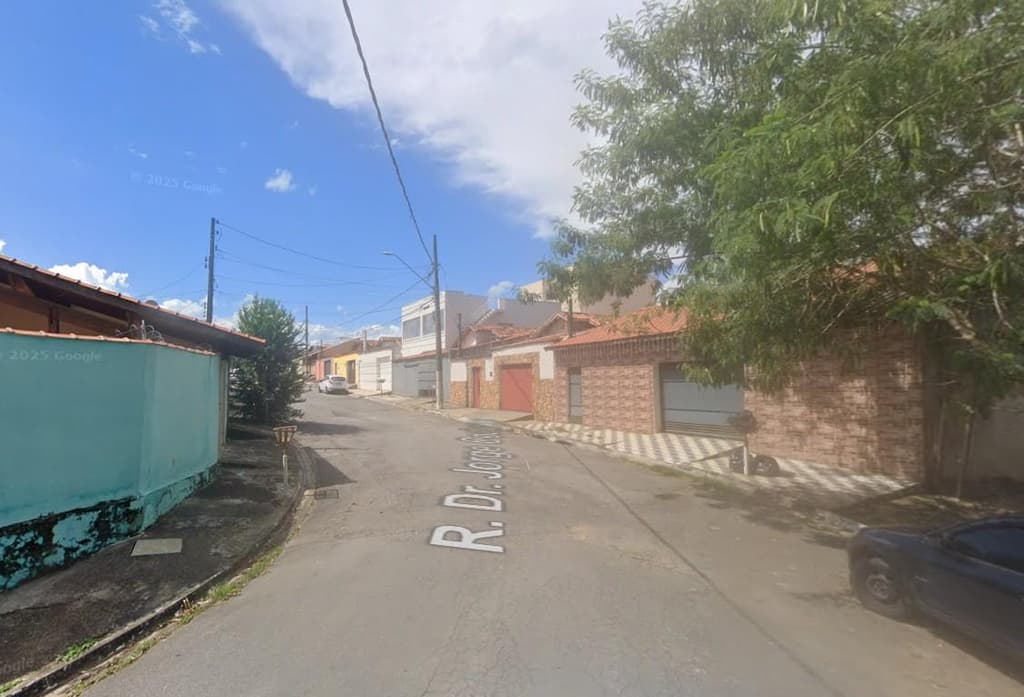Foto 2 de 2: Casa em leilão em Guaratinguetá - SP, bairro Vila dos Comerciários I — Casa 177m², Conjunto Habitacional Vila dos Comerciários I, em Guaratinguetá/SP - Ocupada