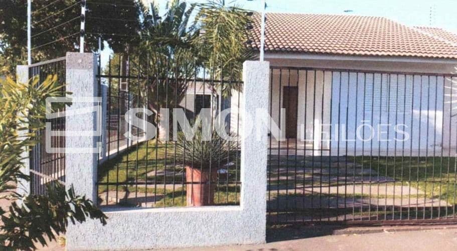 Foto 8 de 8: Casa em leilão em Atalaia - PR — Atalaia/PR: Imóvel residencial, CASA com aproximadamente 185m², em alvenaria com acabamento em porcelanato, rebaixado em gesso e sancas, móveis planejados em cozinha, quartos e banheiro. Possui piscin