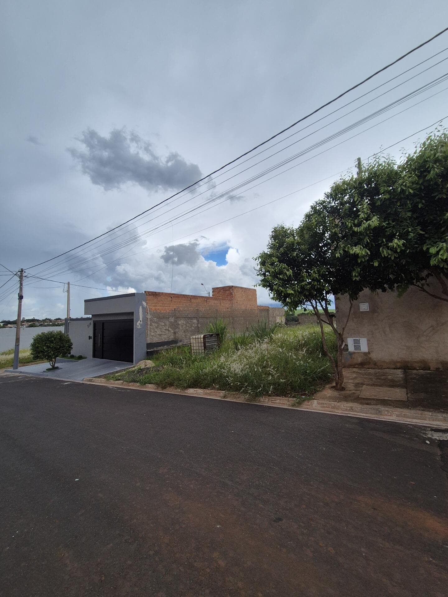 Foto 5 de 9: Terreno em leilão em Serra Azul - SP, bairro Jardim das Flores — Terreno s/benfeitorias, área 200m² - Serra Azul/SP