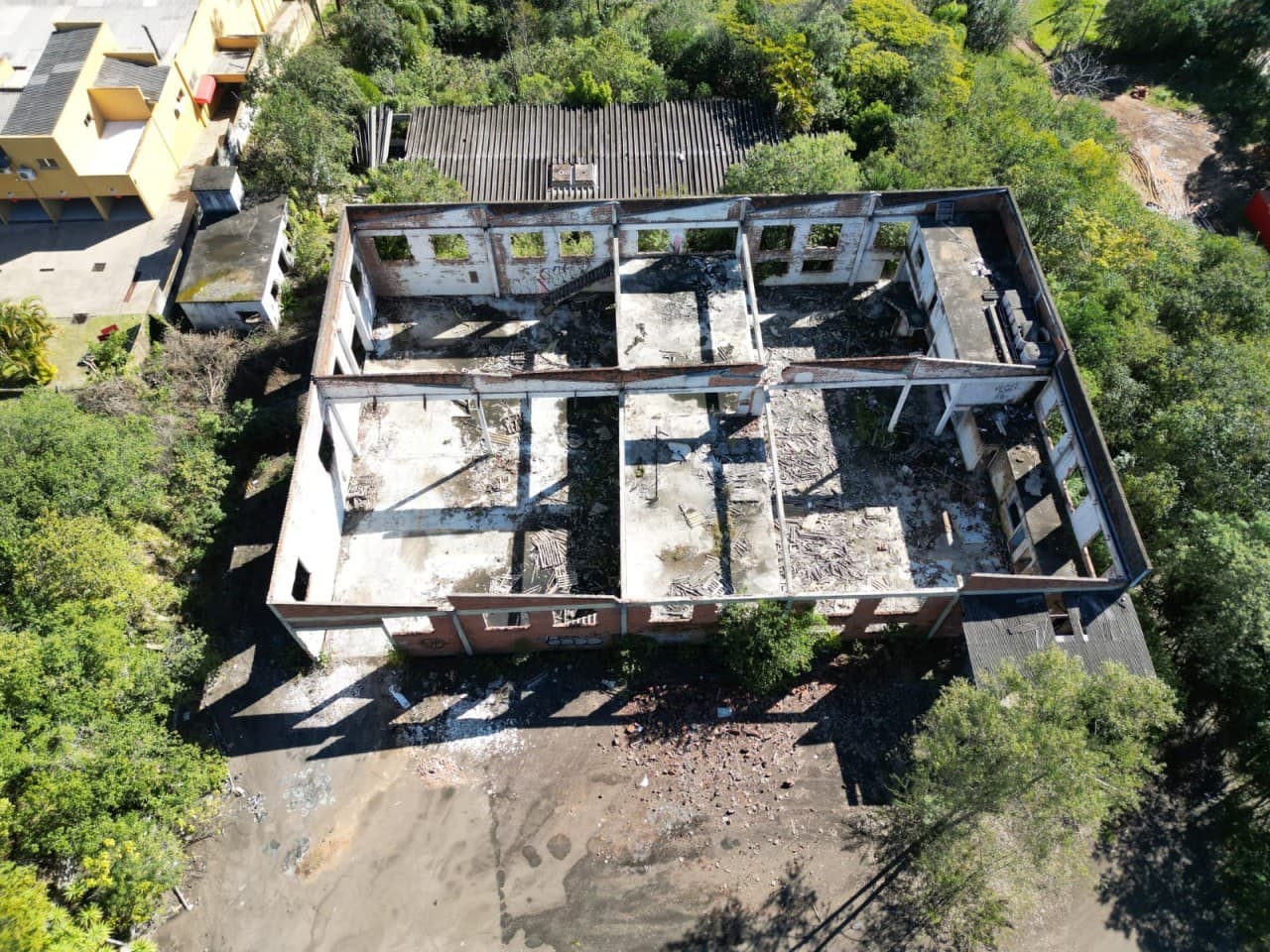 Foto 36 de 38: Terreno em leilão em Novo Hamburgo - RS, bairro Roselândia — TERRENO DE 7.341,87m² FRENTE PARA A BR 116 EM NOVO HAMBURGO/RS