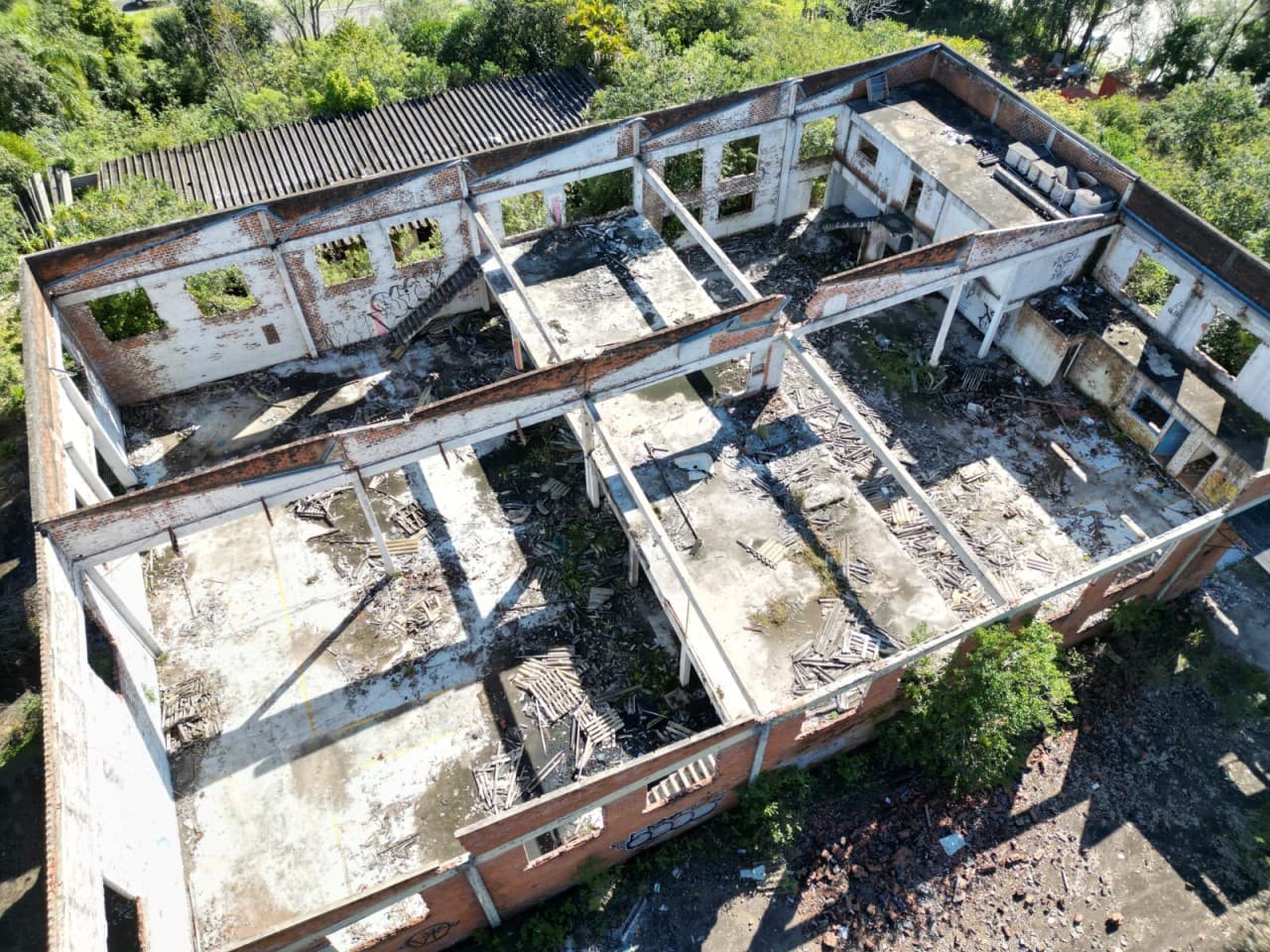 Foto 37 de 38: Terreno em leilão em Novo Hamburgo - RS, bairro Roselândia — TERRENO DE 7.341,87m² FRENTE PARA A BR 116 EM NOVO HAMBURGO/RS
