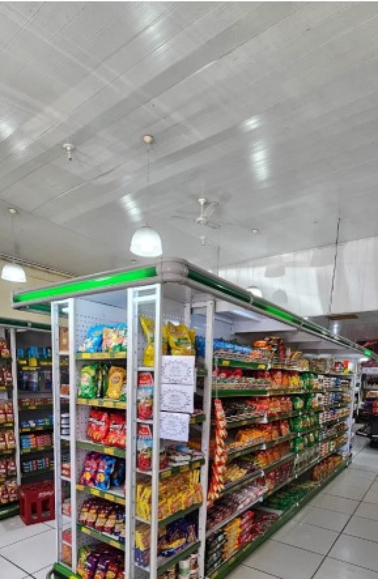 Comercial em leilão em Porto Alegre - RS, bairro Liberdade — 04 GÔNDOLAS