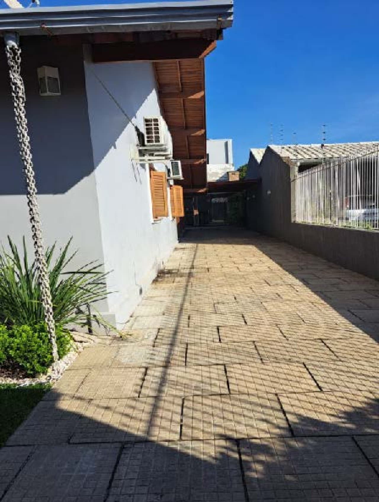 Foto 3 de 13: Casa em leilão em Campo Bom - RS — CASA COM ÁREA DE 77.52m² E TELHEIRO DE 15.75m² SOBRE TERRENO DE 427.27m² NA CIDADE DE CAMPO BOM