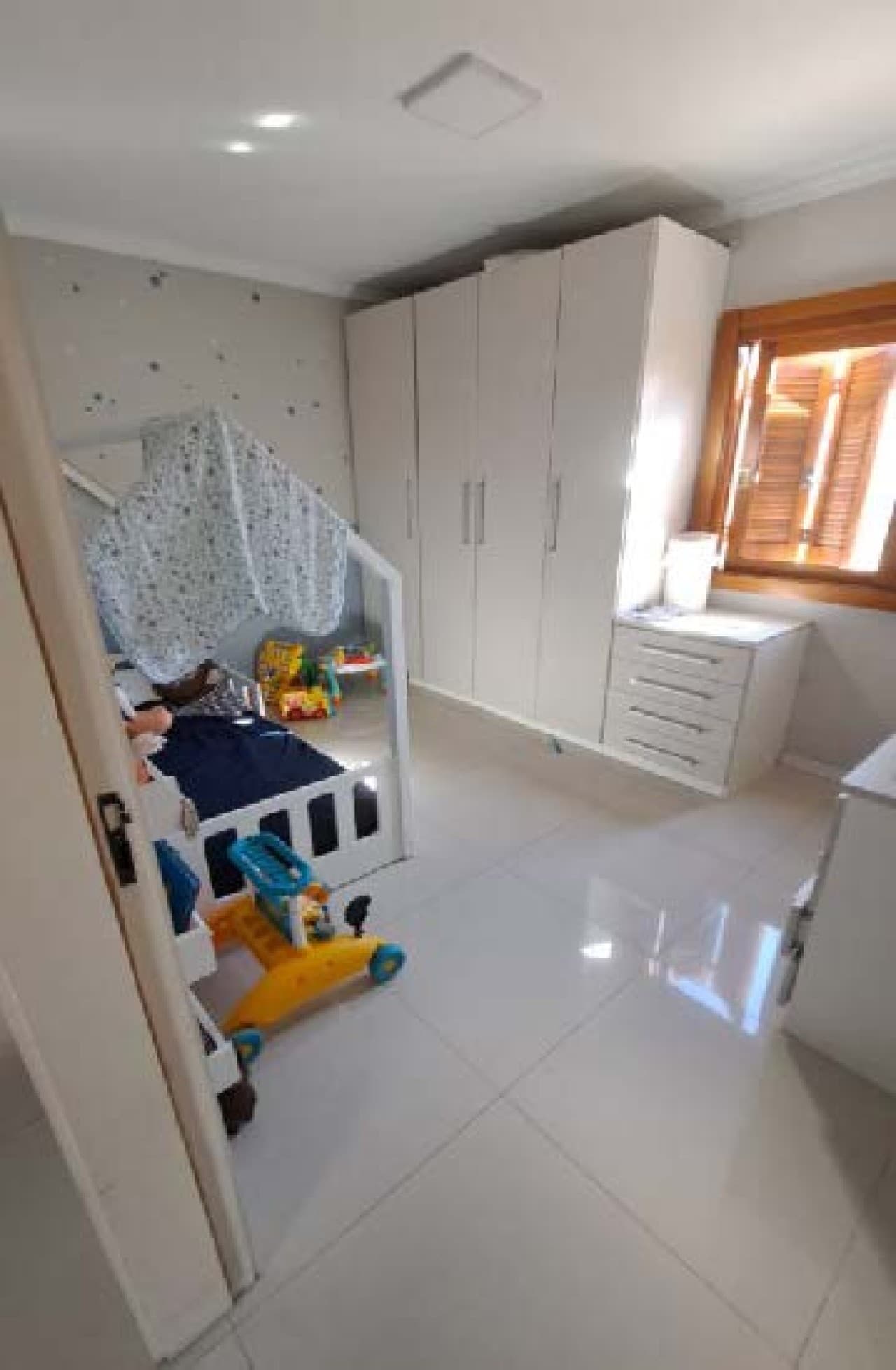 Foto 5 de 13: Casa em leilão em Campo Bom - RS — CASA COM ÁREA DE 77.52m² E TELHEIRO DE 15.75m² SOBRE TERRENO DE 427.27m² NA CIDADE DE CAMPO BOM