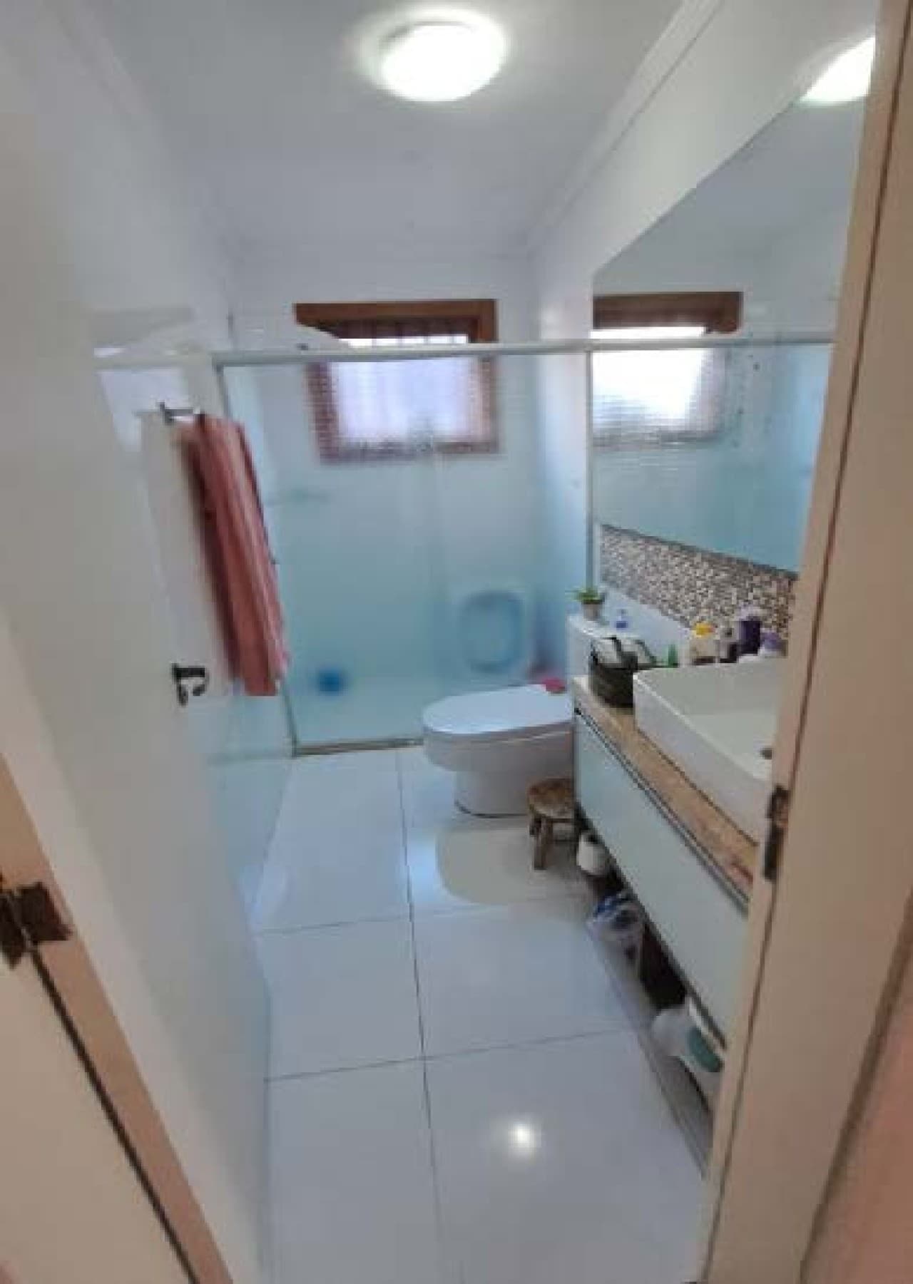 Foto 6 de 13: Casa em leilão em Campo Bom - RS — CASA COM ÁREA DE 77.52m² E TELHEIRO DE 15.75m² SOBRE TERRENO DE 427.27m² NA CIDADE DE CAMPO BOM