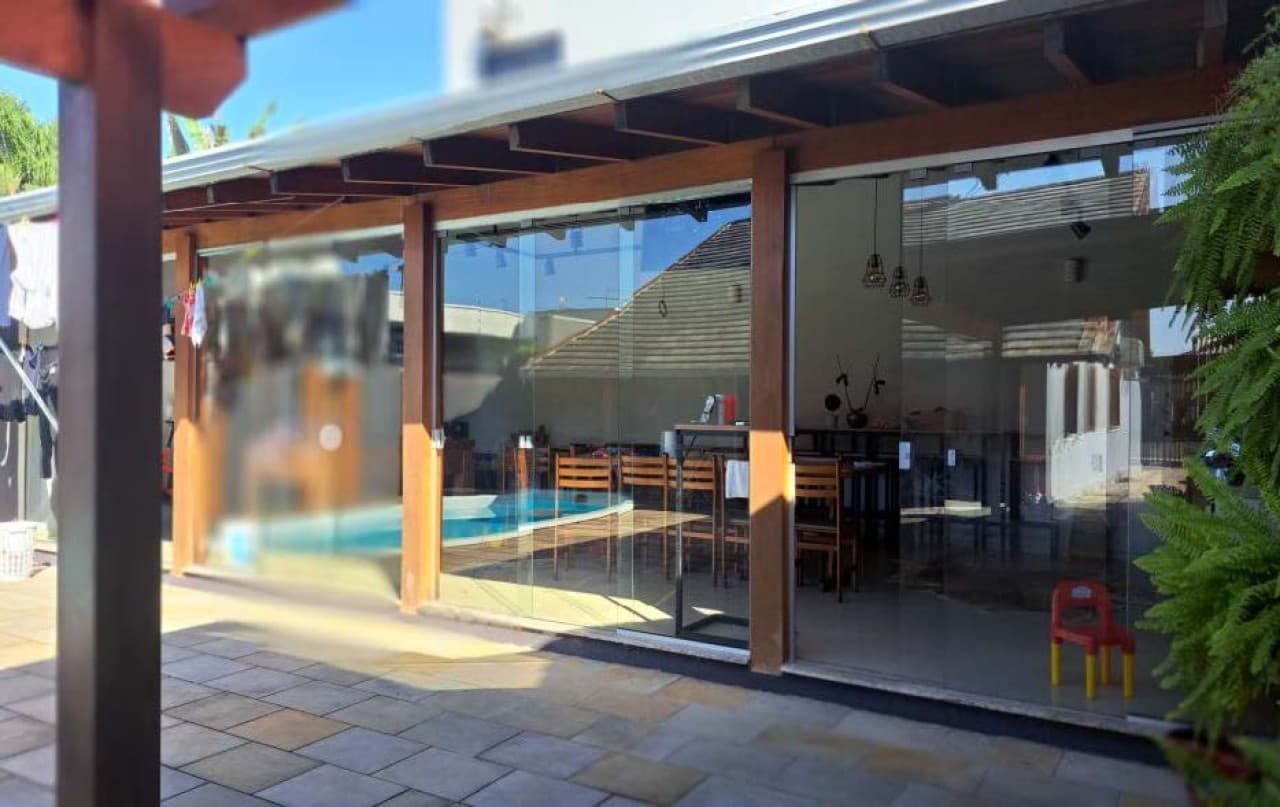 Foto 10 de 13: Casa em leilão em Campo Bom - RS — CASA COM ÁREA DE 77.52m² E TELHEIRO DE 15.75m² SOBRE TERRENO DE 427.27m² NA CIDADE DE CAMPO BOM