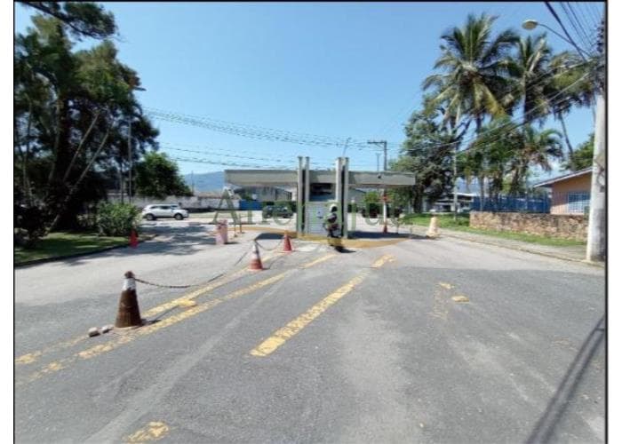 Foto 1 de 9: Terreno em leilão em São Sebastião - SP — O lote de terreno com área de 498,75m² situado no Condomínio Reserva du Moulin em São Sebastião O lote de terreno com área de 498,75m² situado no Condomínio Reserva du Moulin em São Sebastião