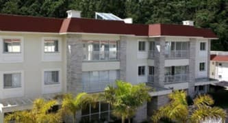 Apartamento em leilão em Petrópolis - RJ, bairro Centro — Apartamento nº 303 do Bloco 7, do Empreendimento denominado Quinta de Altiora, situado na Rua Washington Luiz, nº 821, Centro, Petrópolis/RJ, com direito ao uso de duas vagas de garagem, indistintamen