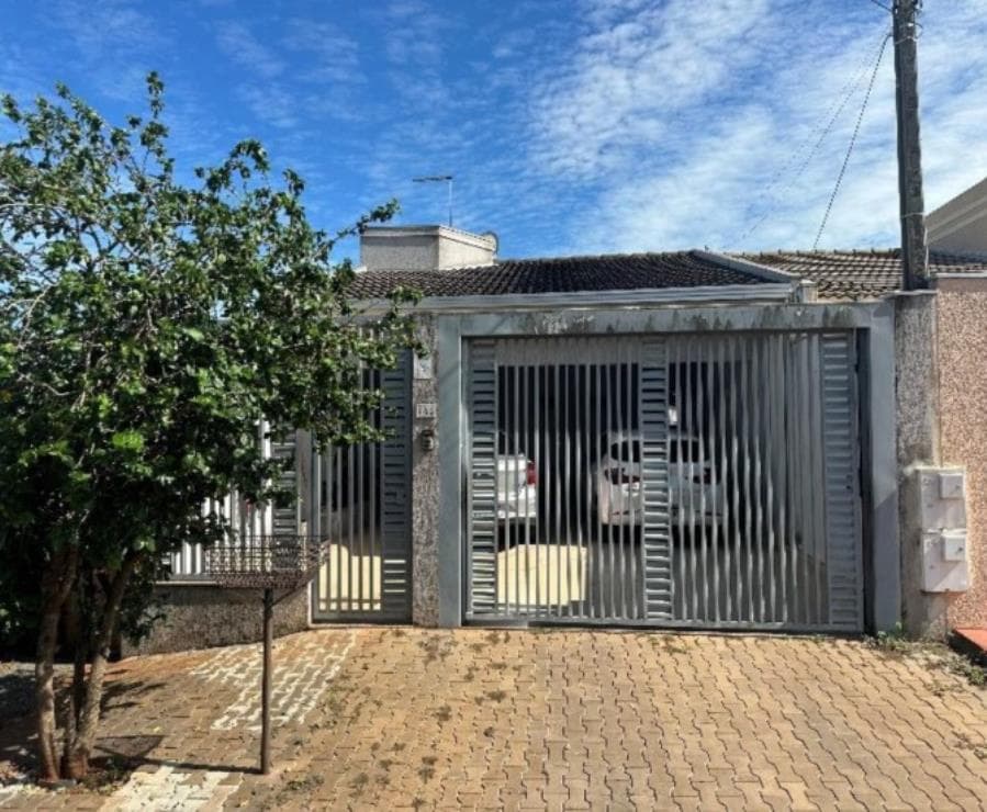 Foto 1 de 18: Casa em leilão em Arapongas - PR, bairro Jardim Petrópolis — Arapongas/PR - Jardim Petrópolis - Casa com 129m² Leilão Banco Inter