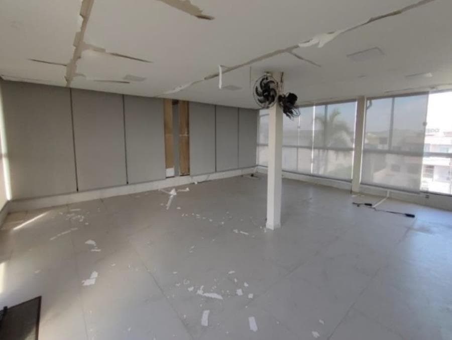 Foto 7 de 41: Casa em leilão em Itajaí - SC, bairro Santa Regina — Itajaí/SC – Espinheiros – Casa com 382m² Leilão Banco Inter