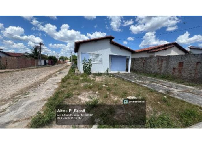 Casa em leilão em Altos - PI — ALTOS/PI - CENTRO - Casa com 55m² Leilão Caixa Econômica