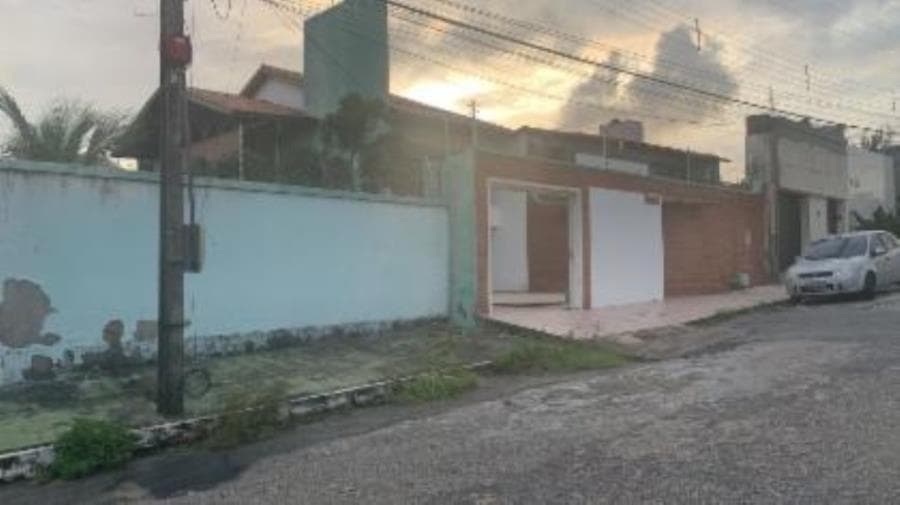 Foto 1 de 6: Casa em leilão em Fortaleza - CE, bairro De Lourdes — EXTRAJUDICIAL Leilão de Casa no bairro De Lourdes, em Fortaleza/CE