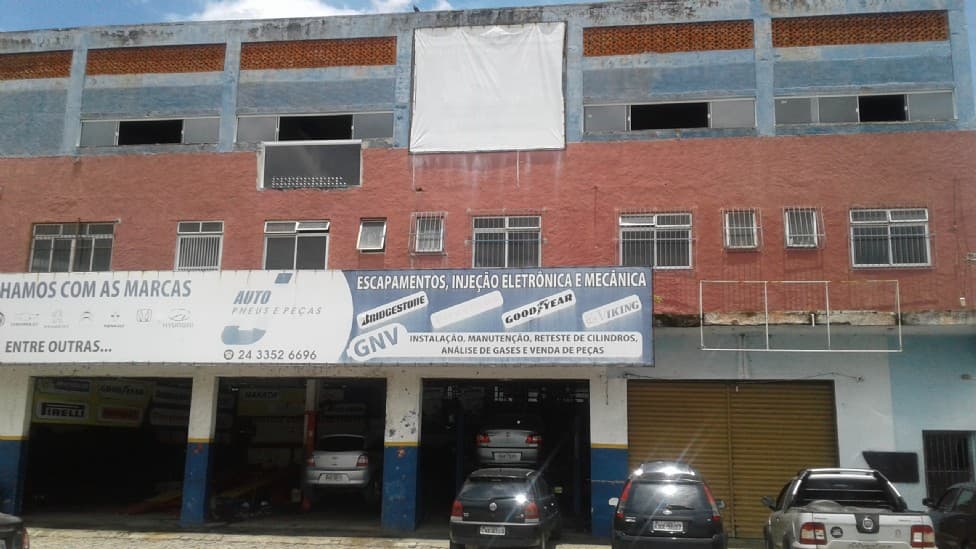 Foto 2 de 11: Comercial em leilão em Itatiaia - RJ — IMÓVEL COMERCIAL EM ITATIAIA - TERRENO COM ÁREA APROXIMADA DE 1.000m², com frente para faixa de domínio da RODOVIA PRESIDENTE DUTRA - um prédio com 03 andares