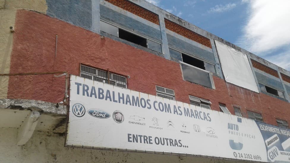 Foto 3 de 11: Comercial em leilão em Itatiaia - RJ — IMÓVEL COMERCIAL EM ITATIAIA - TERRENO COM ÁREA APROXIMADA DE 1.000m², com frente para faixa de domínio da RODOVIA PRESIDENTE DUTRA - um prédio com 03 andares