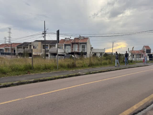 Foto 4 de 10: Terreno em leilão em Curitiba - PR, bairro Tatuquara — LOTE DE TERRENO NO 01 (UM), DA QUADRA N° 05 (CINCO), DA PLANTA MORADIAS LAGUNA II