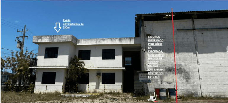 Foto 1 de 7: Terreno em leilão em Macaé - RJ, bairro São José do Barreto — AVENIDA TENENTE CORONEL UBIRAJ
