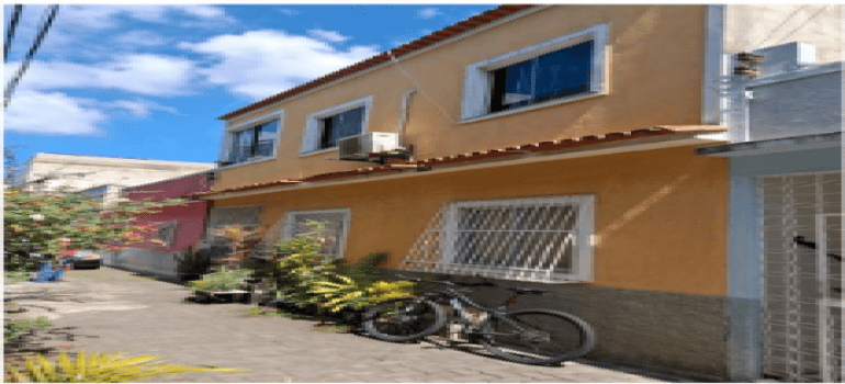 Casa em leilão em Macaé - RJ, bairro Centro — 25% RUA GOVERNADOR ROBERTO DA
